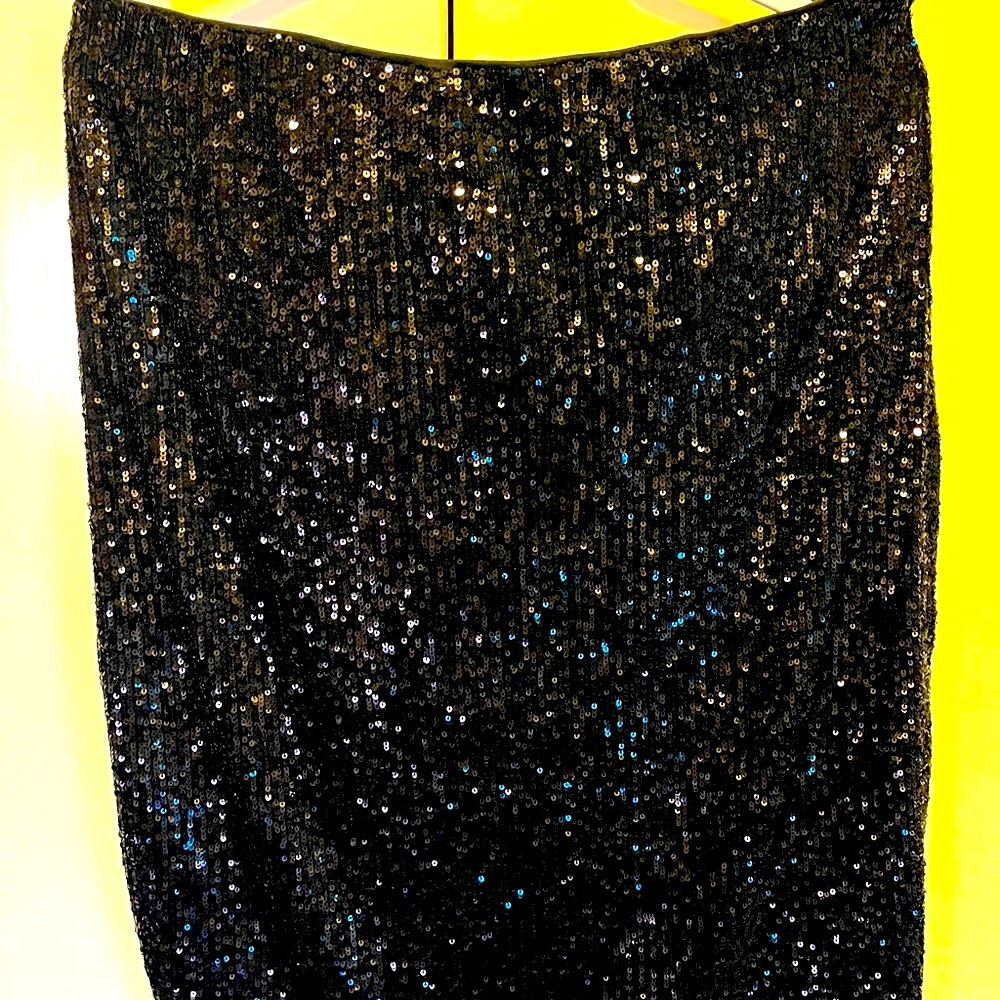 Falda de lentejuelas negra, nueva, talla XL.